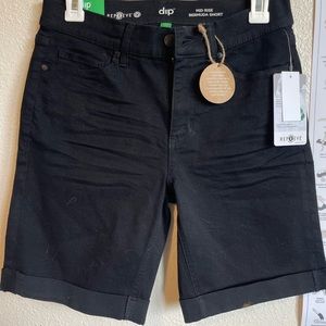 1 DAY FLASH SALE🔥🔥 Black Bermuda shorts. NWT